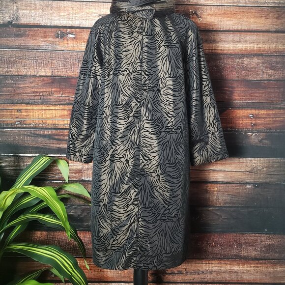 Gallery NWOT Medium Velvet Tiger Long Coat Rain Jacket Accordion Hood Lined - Picture 8 of 14